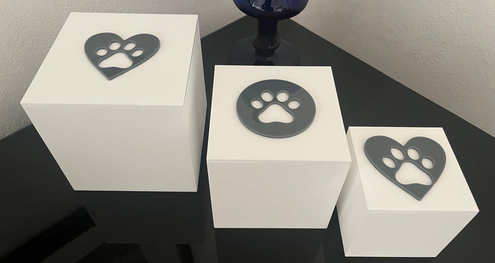 Urna funeraria per animali con targhetta personalizzata